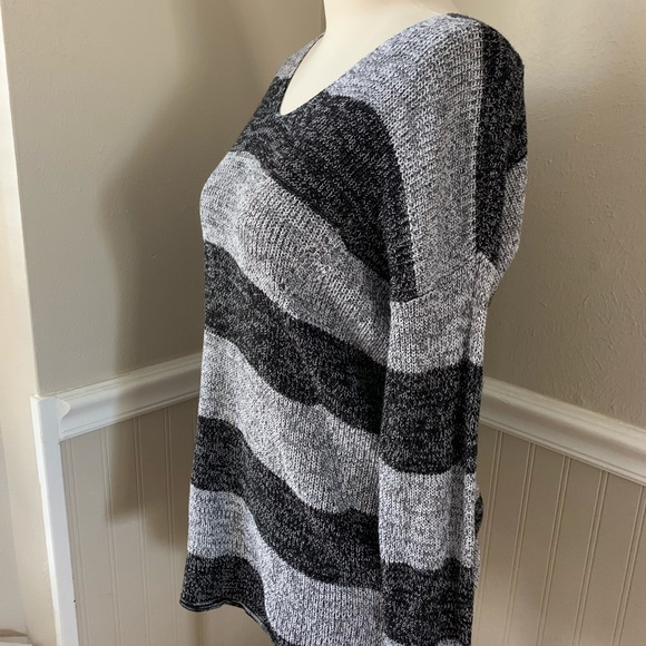 A.n.a. A new approach gray and black sweater large - Picture 2 of 8